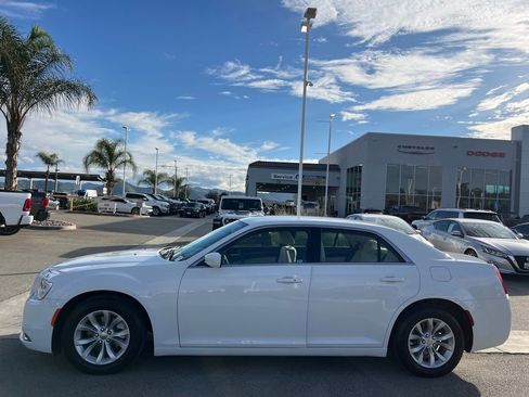 Certified 2023 Chrysler 300 Touring image 5