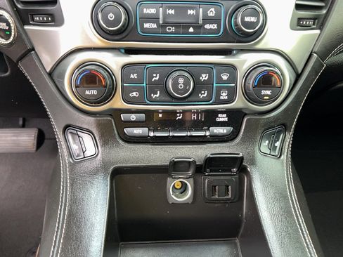 Used 2019 Chevrolet Suburban LT image 22