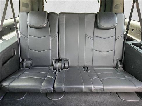 Used 2018 Cadillac Escalade ESV Platinum RWD image 21