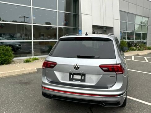 Used 2024 Volkswagen Tiguan SE R-Line AWD/4WD image 5