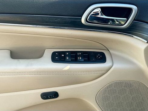 Used 2019 Jeep Grand Cherokee Limited image 19