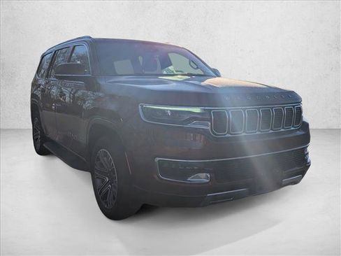 Used 2022 Jeep Wagoneer Series III image 3