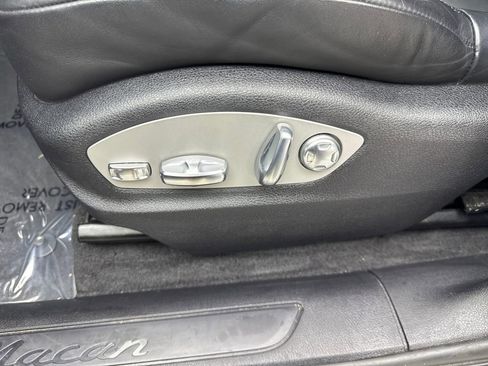Used 2023 Porsche Macan AWD/4WD image 28