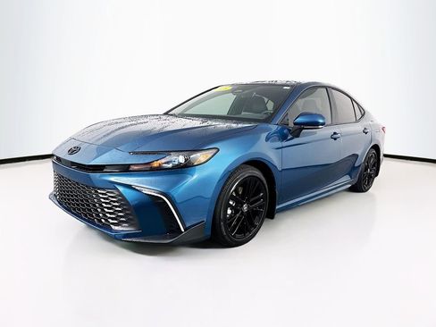 Used 2026 Toyota Camry SE w/ Convenience Package image 3