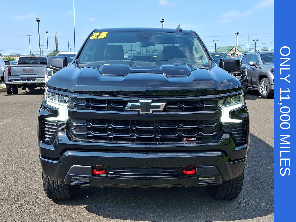Used 2025 Chevrolet Silverado 1500 LT Trail Boss w/ LPO, Dark Essentials Package AWD/4WD image 2