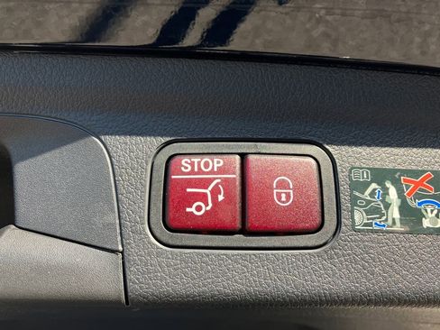 Used 2025 Mercedes-Benz GLE 350 4MATIC image 33