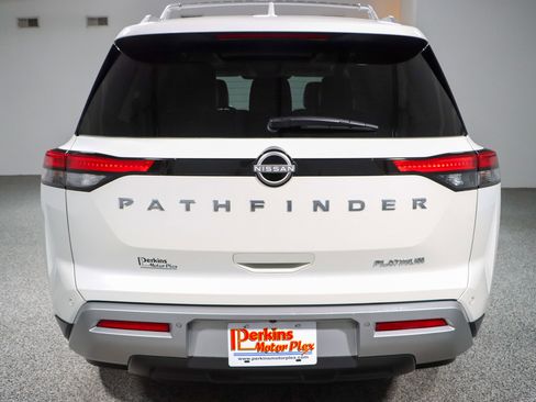 Used 2023 Nissan Pathfinder Platinum image 8