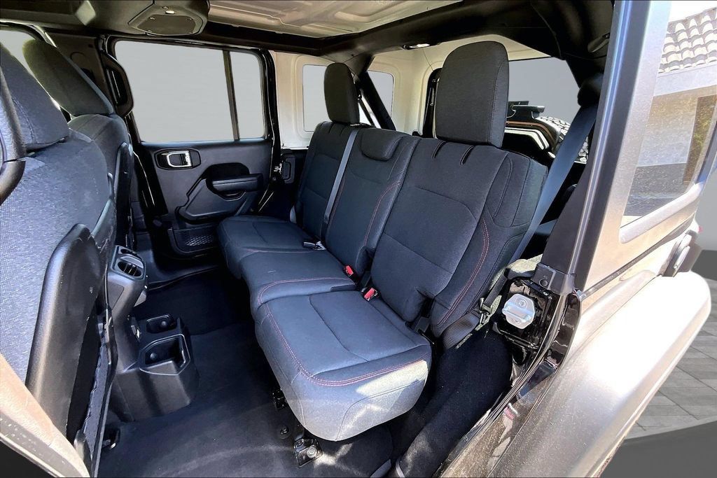 Certified 2025 Jeep Wrangler Unlimited Rubicon w/ Convenience Group AWD/4WD image 18