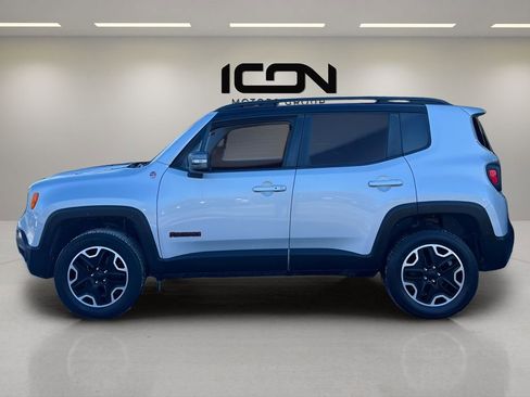Used 2017 Jeep Renegade Trailhawk image 2