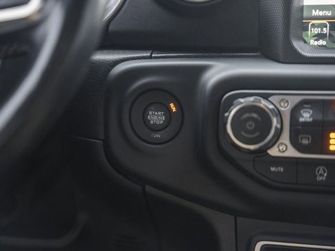 Used 2018 Jeep Wrangler Unlimited Sahara w/ Dual Top Group image 27