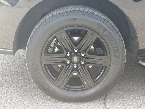 Used 2020 Ford Expedition XLT w/ Equipment Group 202A RWD image 9