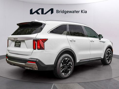 Certified 2025 Kia Sorento S FWD image 6