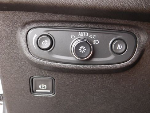 Used 2024 GMC Terrain SLT AWD/4WD image 24