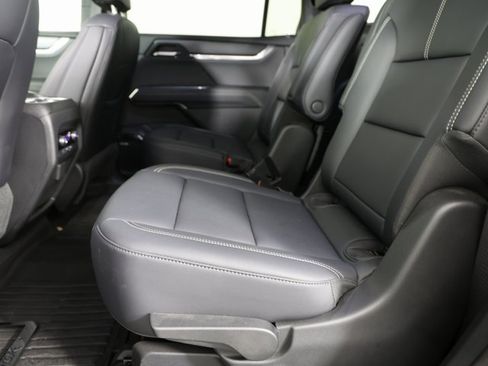 Used 2025 GMC Acadia Elevation w/ Elevation Premium Package image 2