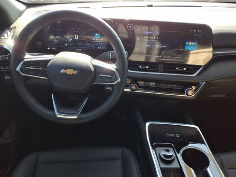 Used 2026 Chevrolet Equinox LT w/ Convenience Package II FWD image 13