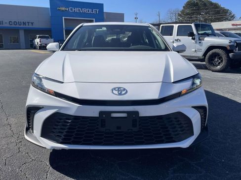 Used 2025 Toyota Camry SE image 8