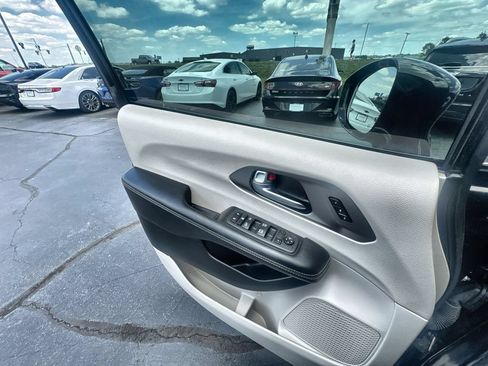 Used 2022 Chrysler Pacifica Touring-L FWD image 13