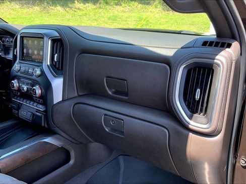 Used 2019 GMC Sierra 1500 SLT w/ SLT Premium Plus Package AWD/4WD image 15