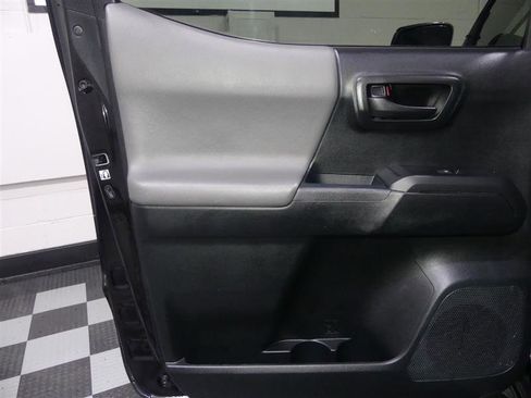 Used 2017 Toyota Tacoma SR image 22