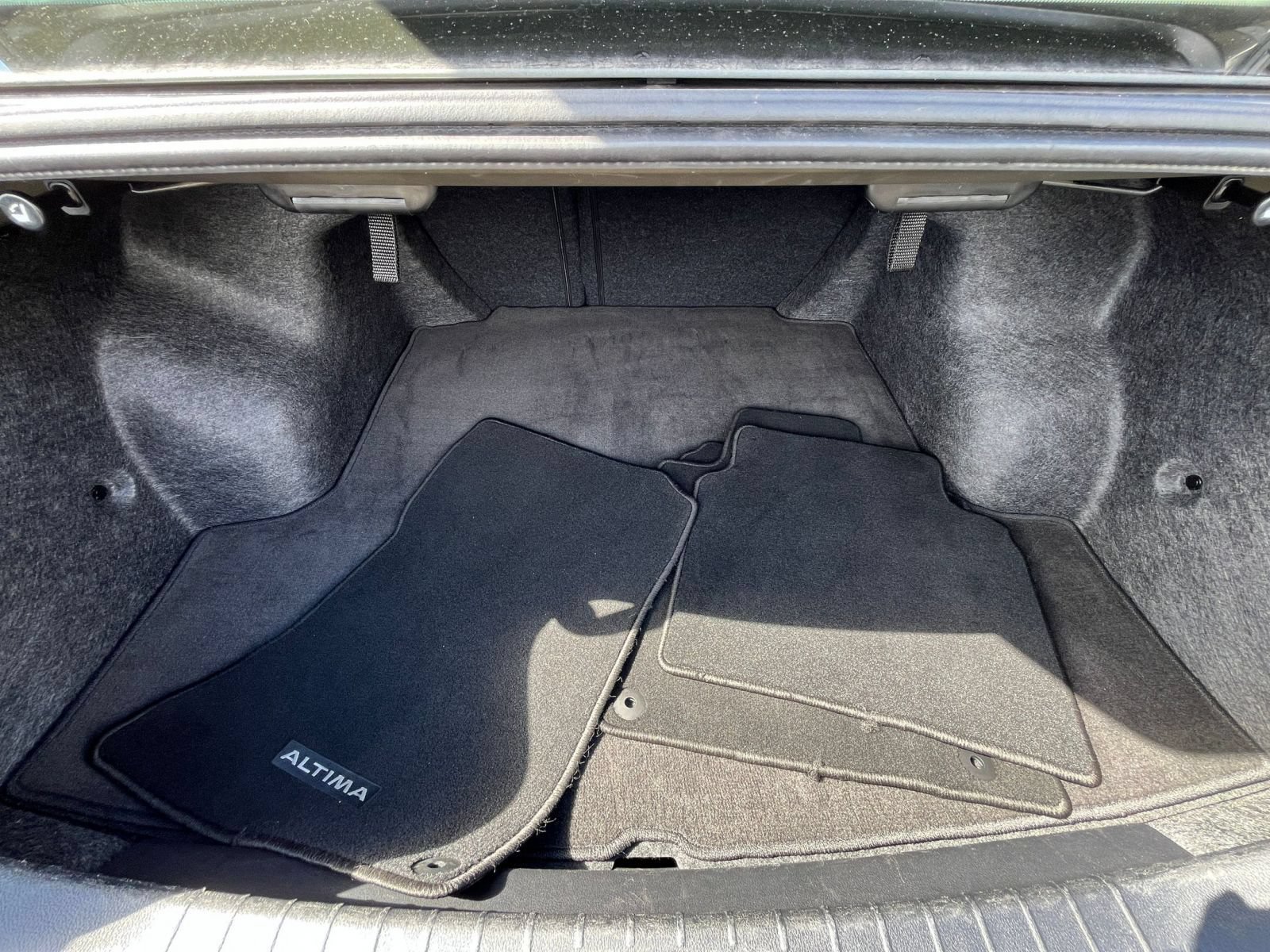 Used 2025 Nissan Altima 2.5 SV FWD image 31