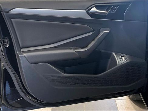 Used 2021 Volkswagen Jetta SE w/ SE Cold Weather Package image 9