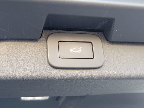 Used 2025 Land Rover Discovery Dynamic SE AWD/4WD image 27