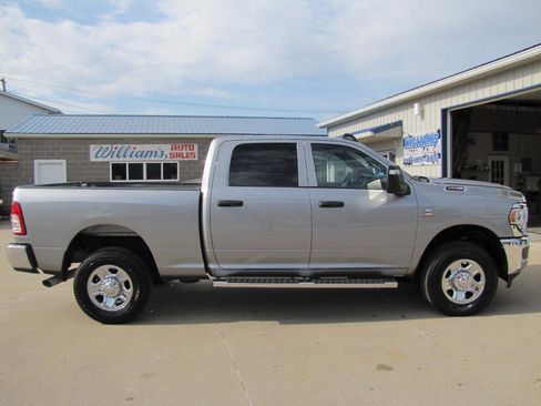 Used 2024 RAM 2500 Tradesman w/ Chrome Appearance Group AWD/4WD image 4