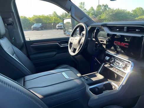 Used 2025 GMC Sierra 2500 Denali w/ Denali Reserve Package AWD/4WD image 9