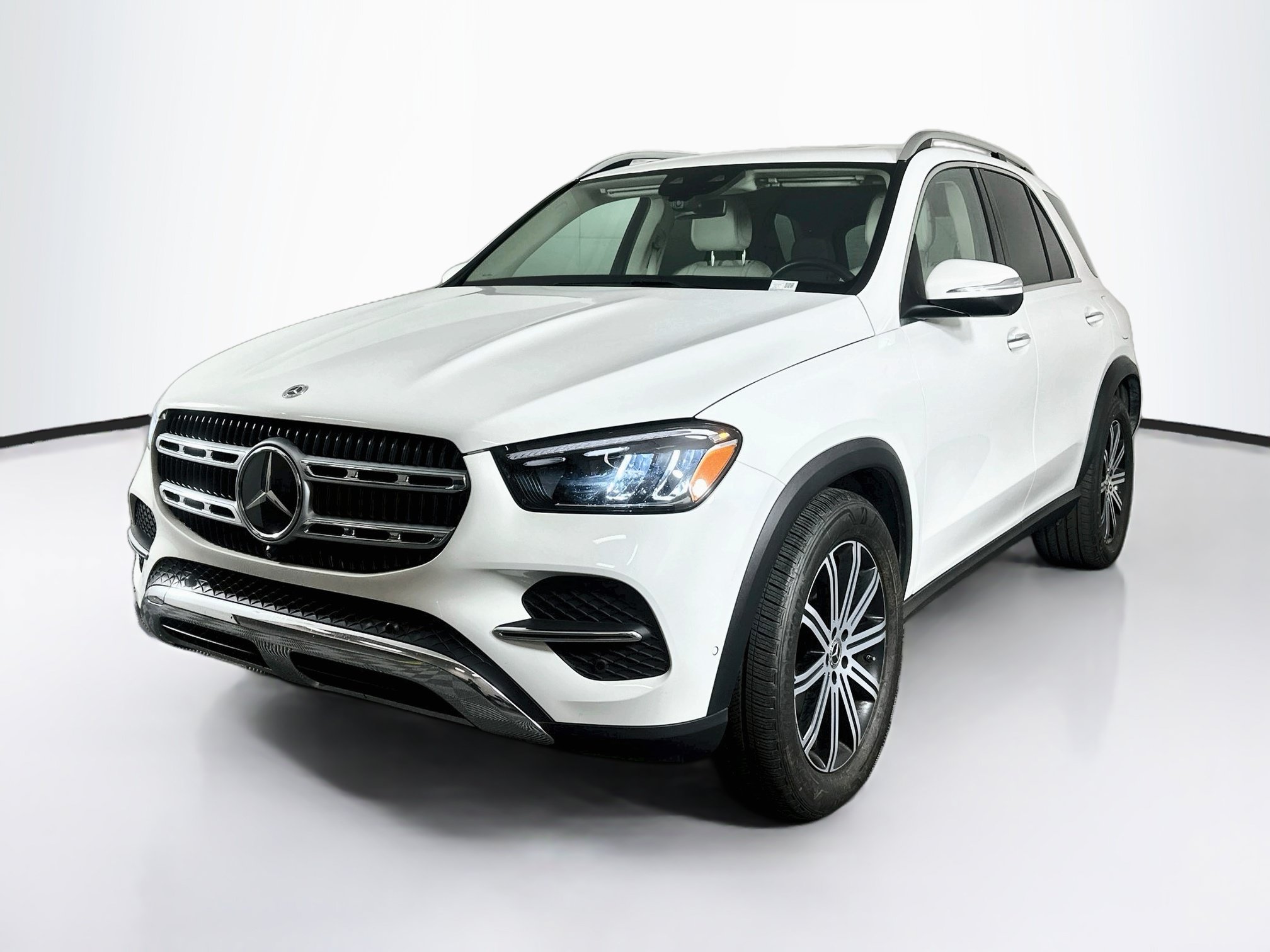 Used 2025 Mercedes-Benz GLE 450e 4MATIC image 3