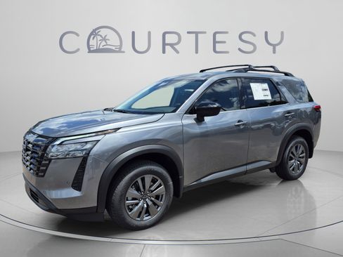Used 2026 Nissan Pathfinder SV FWD image 1