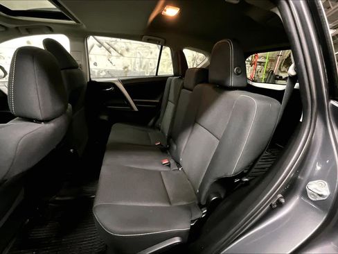 Used 2018 Toyota RAV4 XLE image 19