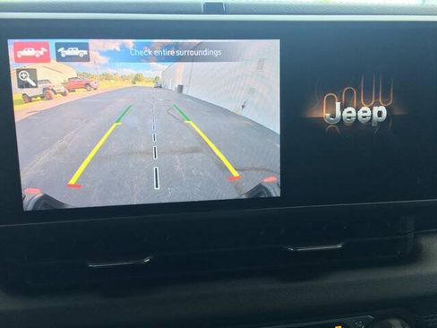 Used 2024 Jeep Gladiator Rubicon w/ Technology Group AWD/4WD image 22