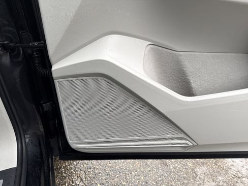 Used 2023 Volkswagen Tiguan SE R-Line image 32