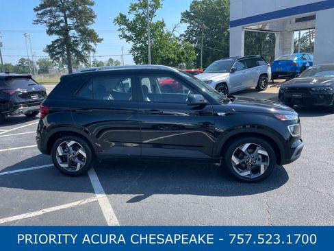 Used 2023 Hyundai Venue SEL FWD image 6