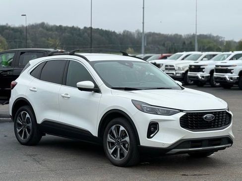 Used 2023 Ford Escape Platinum AWD/4WD image 35