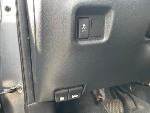 Used 2019 Nissan Versa S Plus image 33