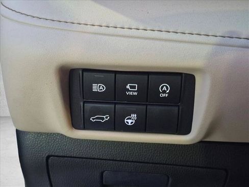 Used 2023 Toyota Highlander Platinum FWD image 12