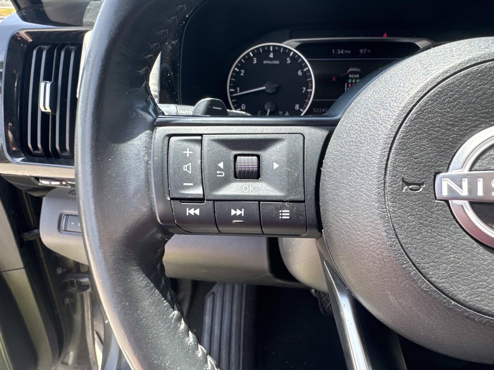 Used 2024 Nissan Pathfinder SV FWD image 23