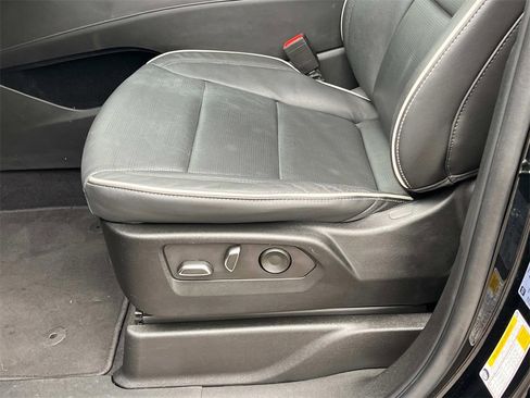 Used 2022 Cadillac Escalade Premium Luxury image 32