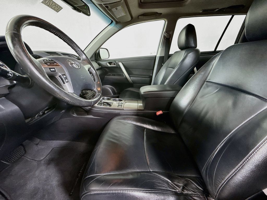 Used 2013 Toyota Highlander SE AWD/4WD image 20