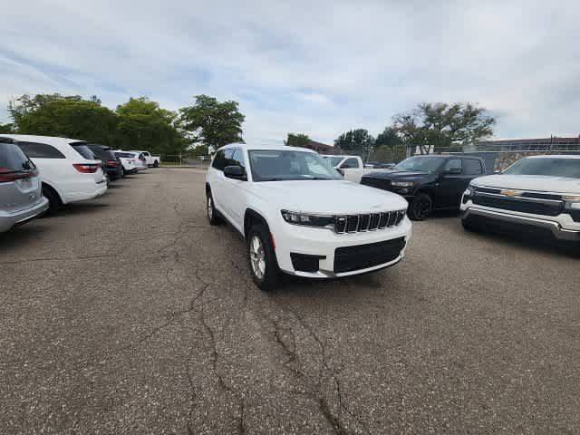 Used 2023 Jeep Grand Cherokee L Laredo AWD/4WD image 7