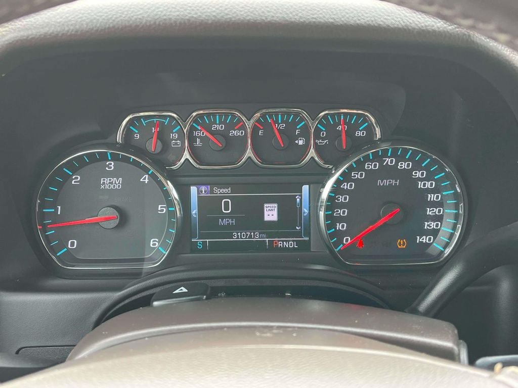 Used 2018 Chevrolet Suburban LT RWD image 38