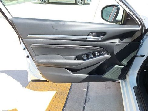 Used 2023 Nissan Altima 2.5 SL AWD/4WD image 11