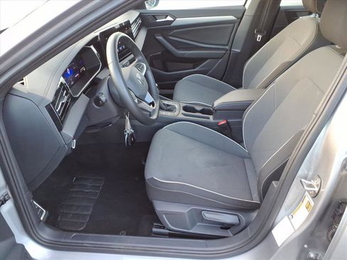 Used 2025 Volkswagen Jetta Sport image 11