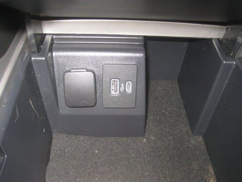 Used 2021 Ford Explorer XLT w/ Equipment Group 202A image 19