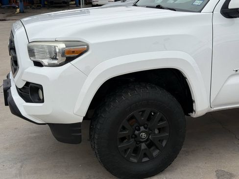 Used 2017 Toyota Tacoma SR5 w/ Tow Package RWD image 8