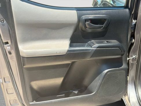 Used 2018 Toyota Tacoma SR AWD/4WD image 13