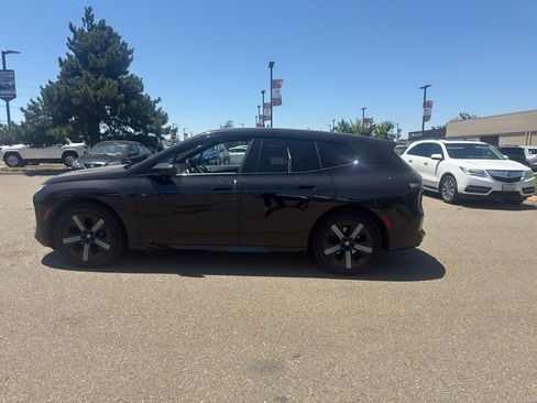 Used 2023 BMW iX xDrive50 w/ Sport Package AWD/4WD image 11