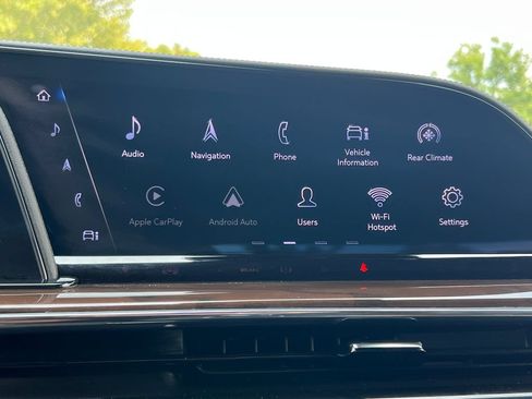 Certified 2024 Cadillac Escalade ESV Premium Luxury Platinum AWD/4WD image 38