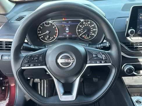 Used 2024 Nissan Altima 2.5 SV FWD image 14